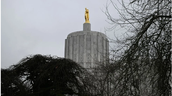 Oregon Lawmakers React to Passage of Bill Moving Gas Tax Referendum to May