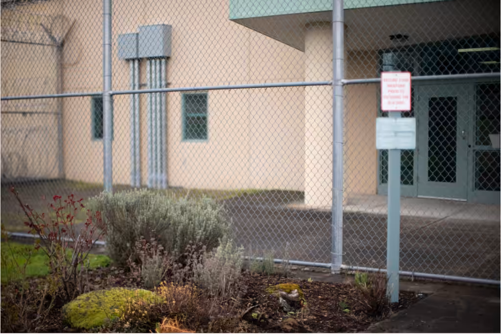 Oregon agrees to $225K settlement with prisoner who accused guard of sexual coercion