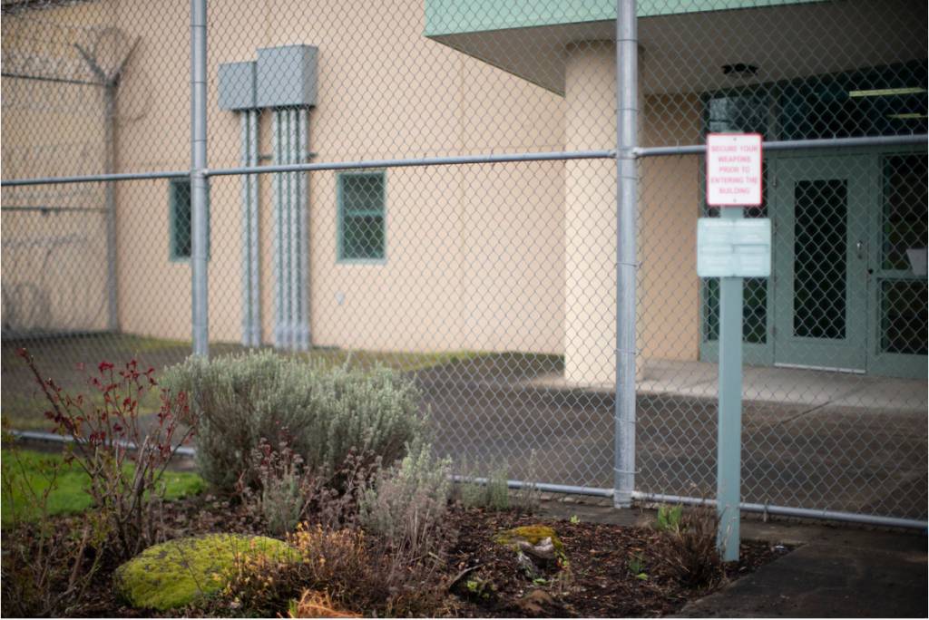 Oregon agrees to $225K settlement with prisoner who accused guard of sexual coercion
