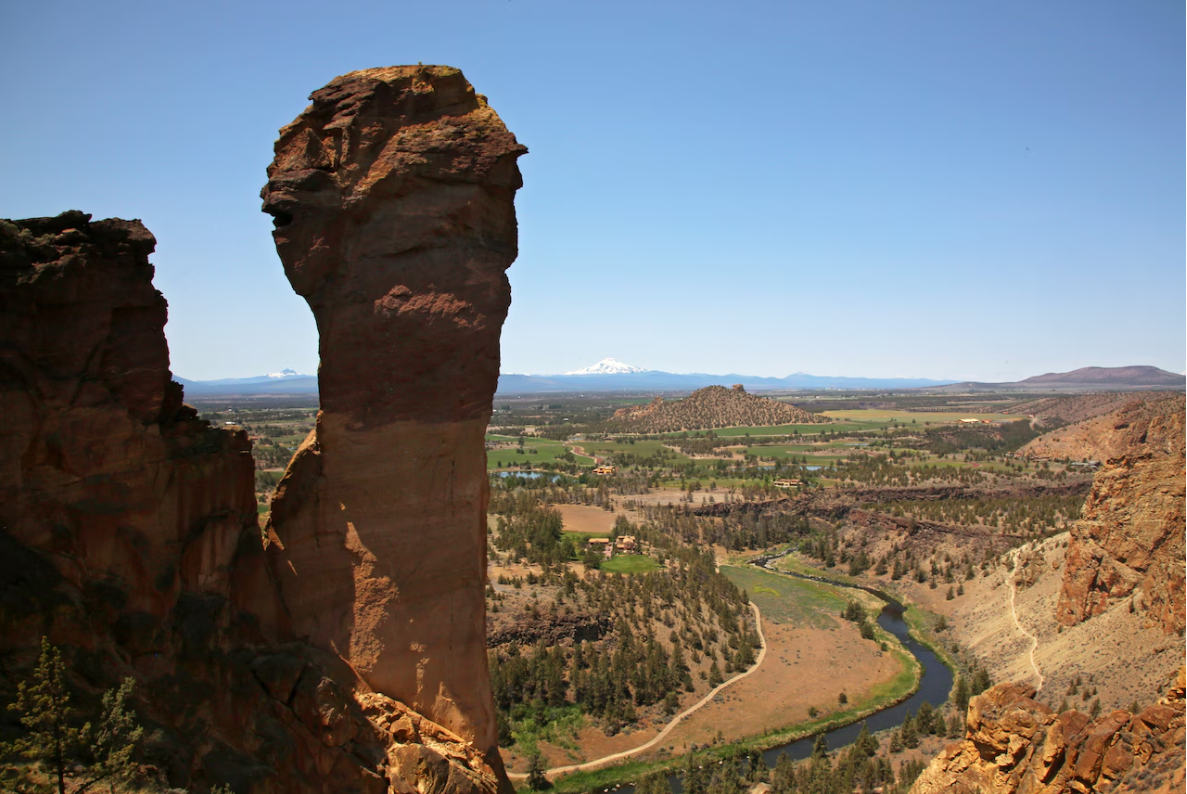 Pacific Northwest Rescue: 2 Climbers Saved from 400-Foot Ledge at Smith Rock State Park