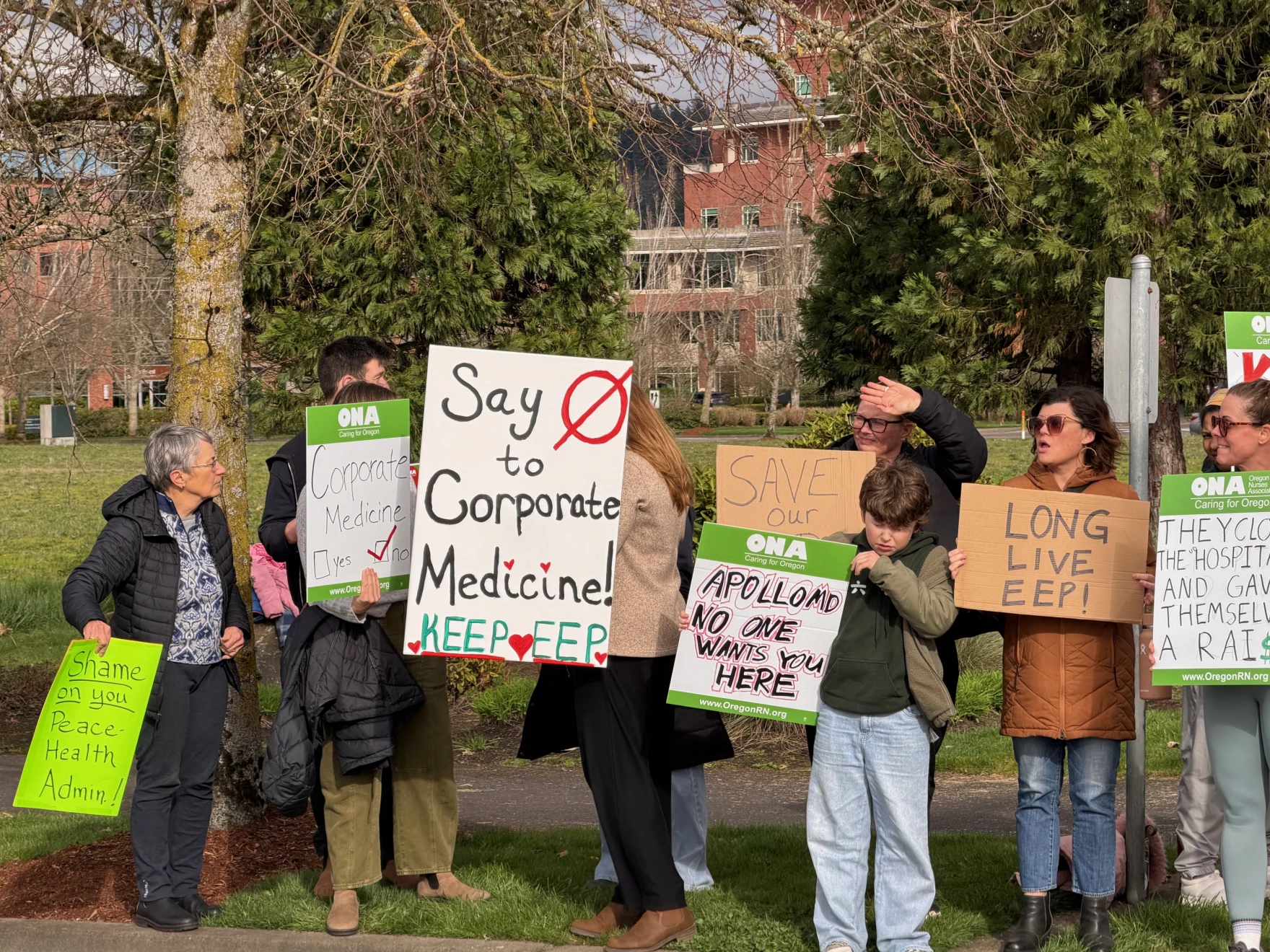 Rally held in Springfield to oppose plan to replace local emergency room doctors
